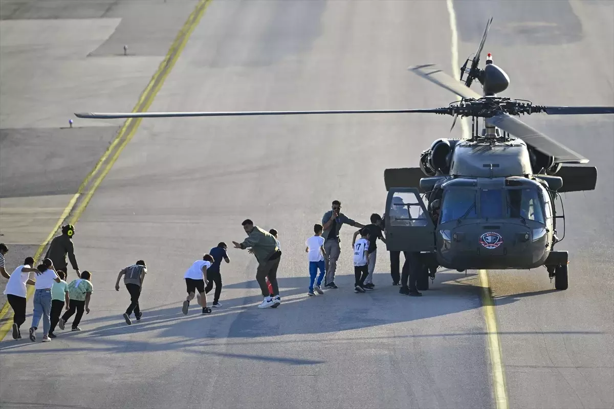 TEKNOFEST’te Öğrencilere Helikopterle Uçuş Deneyimi